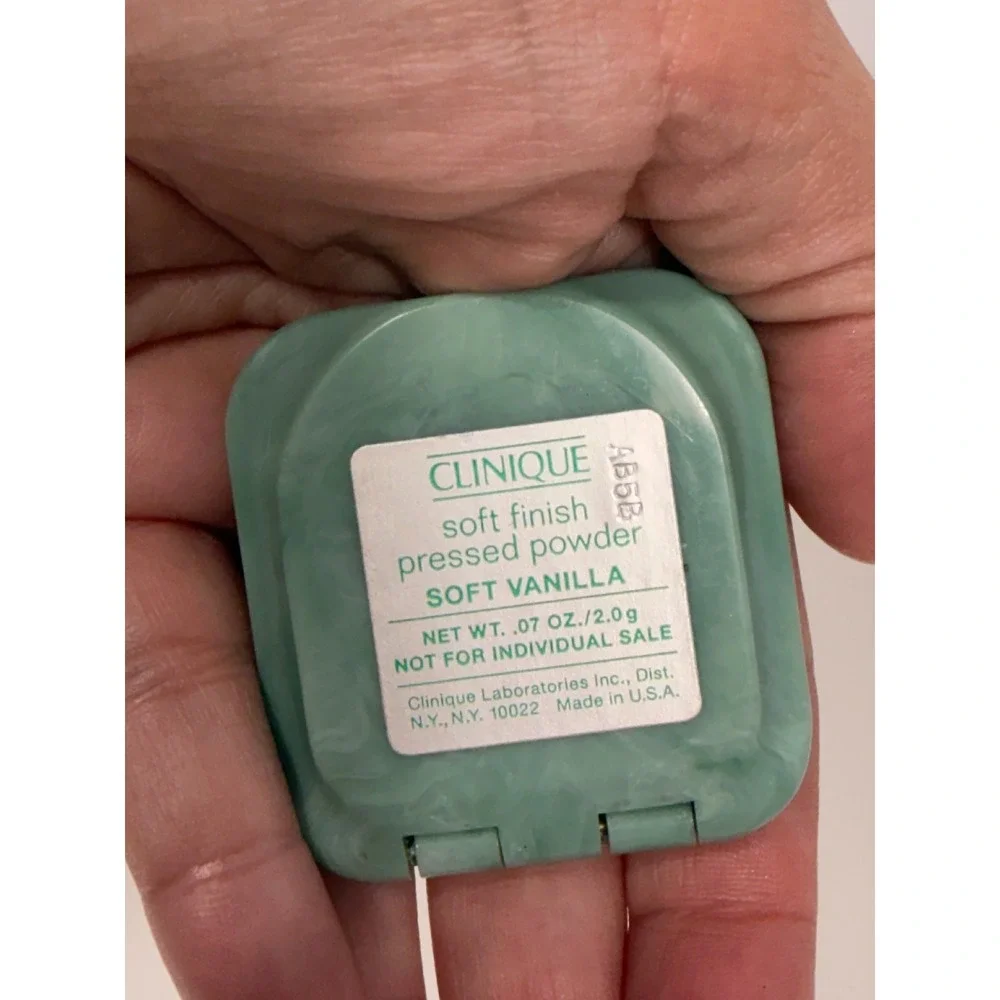 Clinique Soft Finish Pressed Powder‎ Soft Vanilla Vintage Green Marble Compact